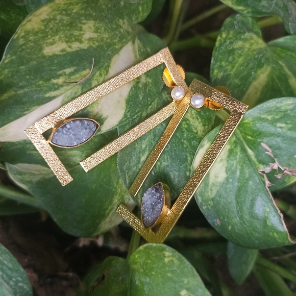 Handmade gold platted stone studded stud earrings - Picture 11 of 11